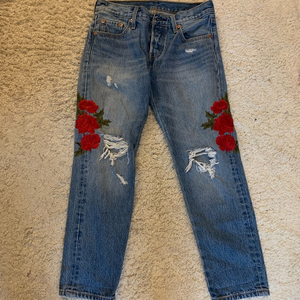 Embroidered Levi’s🌹🌹